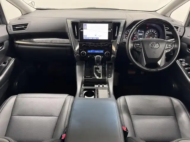 トヨタ ヴェルファイア Z Gエディション 三重県 2020(令2)年 1.6万km ホワイトパールクリスタルシャイン ガソリン/FF/MTモード付インパネCVT/純正 9インチナビ/（AM/FM/CD/DVD/USB/iPod/TV/Bluetooth/Miracast/AppleCarPlay/AndroidAuto）/純正 12.1インチ後席モニター V12T-R68C /バックガイドモニター/両側パワースライドドア/ETC/Toyota Safety Sense/・プリクラッシュセーフティ/・レーントレーシングアシスト/・レーダークルコン/・アダプティブハイビーム/・ロードサインアシスト/・インテリジェントクリアランスソナー［パーキングサポートブレーキ（静止物）］/・【OP】ブラインドスポットモニター＋リヤクロストラフィックオートブレーキ/など/装備/・【OP】ツインムーンルーフ/・【OP】デジタルインナーミラー/・3眼フルLEDヘッドランプ/・シートヒーター（D/N/2nd*）/ベンチレーション（D/N）/・ステアリングヒーター/・エグゼクティブパワーシート（Dメモリー付8way/N4way&オットマン/2ndシート電動リクライニング・オットマン）/・パワーバックドア/・AC100Vコンセント（100W）x2/・左右後席独立オートエアコン/・オートワイパー/・純正18inAW/・スマートキーx2/・保/取/マルチ取/など