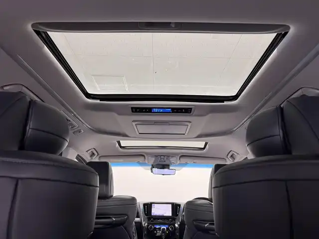 トヨタ ヴェルファイア Z Gエディション 三重県 2020(令2)年 1.6万km ホワイトパールクリスタルシャイン ガソリン/FF/MTモード付インパネCVT/純正 9インチナビ/（AM/FM/CD/DVD/USB/iPod/TV/Bluetooth/Miracast/AppleCarPlay/AndroidAuto）/純正 12.1インチ後席モニター V12T-R68C /バックガイドモニター/両側パワースライドドア/ETC/Toyota Safety Sense/・プリクラッシュセーフティ/・レーントレーシングアシスト/・レーダークルコン/・アダプティブハイビーム/・ロードサインアシスト/・インテリジェントクリアランスソナー［パーキングサポートブレーキ（静止物）］/・【OP】ブラインドスポットモニター＋リヤクロストラフィックオートブレーキ/など/装備/・【OP】ツインムーンルーフ/・【OP】デジタルインナーミラー/・3眼フルLEDヘッドランプ/・シートヒーター（D/N/2nd*）/ベンチレーション（D/N）/・ステアリングヒーター/・エグゼクティブパワーシート（Dメモリー付8way/N4way&オットマン/2ndシート電動リクライニング・オットマン）/・パワーバックドア/・AC100Vコンセント（100W）x2/・左右後席独立オートエアコン/・オートワイパー/・純正18inAW/・スマートキーx2/・保/取/マルチ取/など