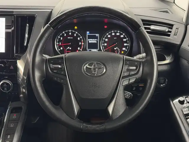 トヨタ ヴェルファイア Z Gエディション 三重県 2020(令2)年 1.6万km ホワイトパールクリスタルシャイン ガソリン/FF/MTモード付インパネCVT/純正 9インチナビ/（AM/FM/CD/DVD/USB/iPod/TV/Bluetooth/Miracast/AppleCarPlay/AndroidAuto）/純正 12.1インチ後席モニター V12T-R68C /バックガイドモニター/両側パワースライドドア/ETC/Toyota Safety Sense/・プリクラッシュセーフティ/・レーントレーシングアシスト/・レーダークルコン/・アダプティブハイビーム/・ロードサインアシスト/・インテリジェントクリアランスソナー［パーキングサポートブレーキ（静止物）］/・【OP】ブラインドスポットモニター＋リヤクロストラフィックオートブレーキ/など/装備/・【OP】ツインムーンルーフ/・【OP】デジタルインナーミラー/・3眼フルLEDヘッドランプ/・シートヒーター（D/N/2nd*）/ベンチレーション（D/N）/・ステアリングヒーター/・エグゼクティブパワーシート（Dメモリー付8way/N4way&オットマン/2ndシート電動リクライニング・オットマン）/・パワーバックドア/・AC100Vコンセント（100W）x2/・左右後席独立オートエアコン/・オートワイパー/・純正18inAW/・スマートキーx2/・保/取/マルチ取/など