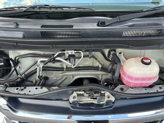 トヨタ ハイエース GL 千葉県 2016(平28)年 4.8万km ホワイトパールクリスタルシャイン 4WD/社外フリップダウンモニター/社外メモリナビ/フルセグテレビ/CD/DVD/Bluetooth/ETC/バックカメラ/サイドカメラ/片側パワースライドドア/前後ドライブレコーダー/横滑り防止装置/盗難防止装置/オートライト/レザーシートカバー/スタッドレスタイヤ/電動格納ミラー/プッシュスタート/スマートキー/純正フロアマット/保証書/取扱説明書