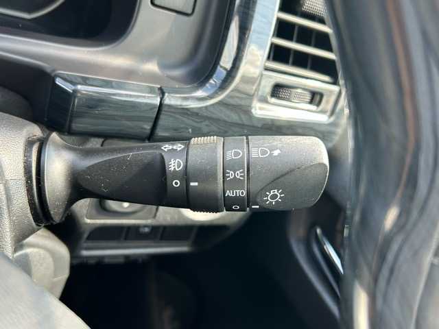 トヨタ ハイエース GL 千葉県 2016(平28)年 4.8万km ホワイトパールクリスタルシャイン 4WD/社外フリップダウンモニター/社外メモリナビ/フルセグテレビ/CD/DVD/Bluetooth/ETC/バックカメラ/サイドカメラ/片側パワースライドドア/前後ドライブレコーダー/横滑り防止装置/盗難防止装置/オートライト/レザーシートカバー/スタッドレスタイヤ/電動格納ミラー/プッシュスタート/スマートキー/純正フロアマット/保証書/取扱説明書