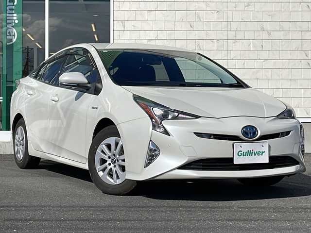 トヨタ プリウス A プレミアム　ツーリングセレ 岩手県 2016(平28)年 9万km ホワイトパールクリスタルシャイン 純正SDナビ/AM/FM/CD/Bluetooth/フルセグTV/純正オーディオ/レザーシート/ヘッドアップディスプレイ/バックカメラ/ETC/純正エンジンスターター/レーダークルーズコントロール/衝突被害軽減ブレーキ/レーンキープアシスト/横滑り防止装置/パワーシート/シートヒーター/オートライト/オートハイビーム/LEDヘッドライト/フォグランプ/スマートキー/プッシュスタート/電動格納ミラー/純正15インチAW/純正フロアマット/純正ドアバイザー/保証書