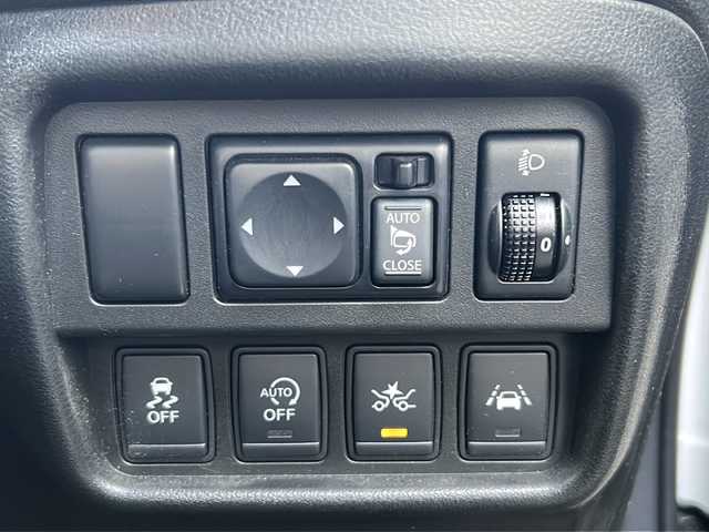 日産 ジューク 15RX Vセレクション 鳥取県 2016(平28)年 5.8万km ブリリアントホワイトパール ワンオーナー/スマートキーx２個/プリクラッシュセーフティ/レーンデパーチャー/純正メモリナビ/フルセグ・Bluetooth/バックカメラ/Dモードエアコン/革巻ステアリング/キセノンライト/社外１７インチAW/ETCユニット/保証書・取説