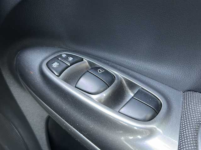 日産 ジューク 15RX Vセレクション 鳥取県 2016(平28)年 5.8万km ブリリアントホワイトパール ワンオーナー/スマートキーx２個/プリクラッシュセーフティ/レーンデパーチャー/純正メモリナビ/フルセグ・Bluetooth/バックカメラ/Dモードエアコン/革巻ステアリング/キセノンライト/社外１７インチAW/ETCユニット/保証書・取説