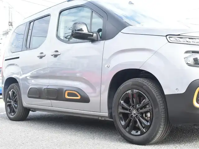 シトロエン ベルランゴ サーフED バイ･リップカール 神奈川県 2022(令4)年 2.5万km GRIS ARTENSE マルチパノラミックルーフ/グリップコントロール/ディスプレイオーディオ/バックカメラ/ブラインドスポットモニター/フロント&サイド&バックソナー/パドルシフト/ETC/専用ボディ色グリアルタンス