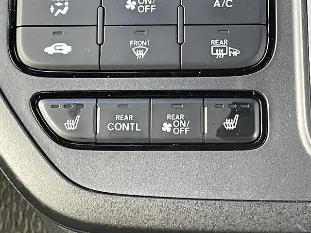 ホンダ ステップワゴン スパーダ 東京都 2024(令6)年 1.2万km プラチナホワイトパール Ｇａｔｈｅｒｓ純正８型ナビ　フルセグＴＶ　ＣＤ／ＤＶＤ　バックカメラ　追従クルーズ　ＢＳＭ　シートヒーター　両側パワースライドドア　電動リアゲート　ＥＴＣ　ドライブレコーダー　衝突被害軽減ブレーキ