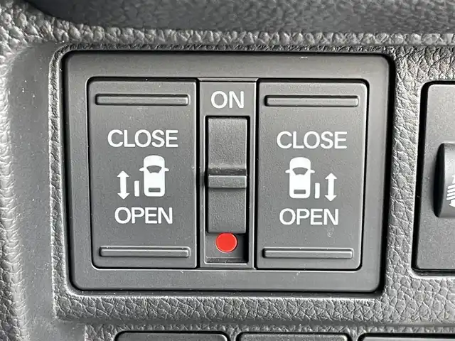 ホンダ ステップワゴン スパーダ 東京都 2024(令6)年 1.2万km プラチナホワイトパール Ｇａｔｈｅｒｓ純正８型ナビ　フルセグＴＶ　ＣＤ／ＤＶＤ　バックカメラ　追従クルーズ　ＢＳＭ　シートヒーター　両側パワースライドドア　電動リアゲート　ＥＴＣ　ドライブレコーダー　衝突被害軽減ブレーキ