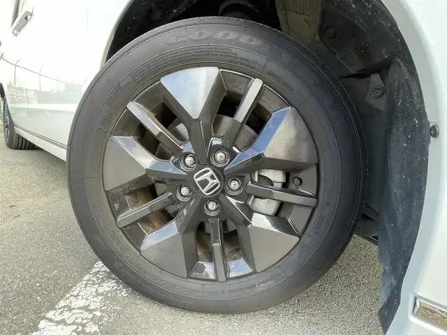 ホンダ ステップワゴン スパーダ 東京都 2024(令6)年 1.2万km プラチナホワイトパール Ｇａｔｈｅｒｓ純正８型ナビ　フルセグＴＶ　ＣＤ／ＤＶＤ　バックカメラ　追従クルーズ　ＢＳＭ　シートヒーター　両側パワースライドドア　電動リアゲート　ＥＴＣ　ドライブレコーダー　衝突被害軽減ブレーキ