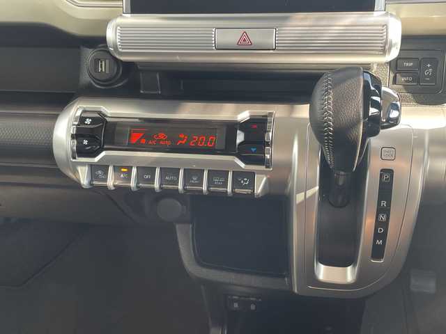 スズキ クロスビー HYBRID MZ 愛知県 2023(令5)年 1.8万km タフカーキパールメタリック/ホワイト2トーン スズキセーフティサポート/純正8型ナビ/全方位カメラ/レーダークルーズコントロール/シートヒーター/コーナーセンサー/純正アルミホイール/ＥＴＣ/LEDヘッドライト/パドルシフト/レーンキープアシスト/オートマチックハイビーム/ドライブレコーダー/衝突軽減システム/フルセグ/CD DVD/Bluetooth/ステアリングスイッチ/スマートキー/プッシュスタート