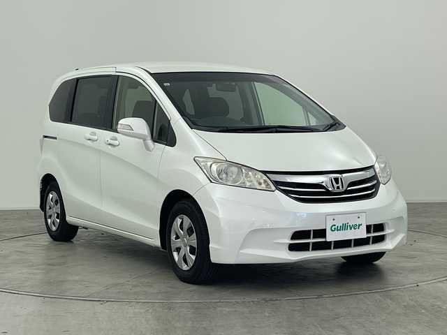 ホンダ フリード G ジャストセレクション 群馬県 2013(平25)年 5.6万km ホワイトオーキッドパール 社外７型ナビ　フルセグＴＶ　バックカメラ　両側電動スライドドア　横滑り防止機能　ステアリングスイッチ　オートエアコン　ＨＩＤオートライト　純正フロアマット　前後ドライブレコーダー　ビルトインＥＴＣ