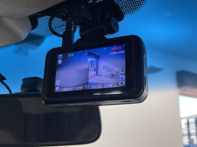 ホンダ フリード G ジャストセレクション 群馬県 2013(平25)年 5.6万km ホワイトオーキッドパール 社外７型ナビ　フルセグＴＶ　バックカメラ　両側電動スライドドア　横滑り防止機能　ステアリングスイッチ　オートエアコン　ＨＩＤオートライト　純正フロアマット　前後ドライブレコーダー　ビルトインＥＴＣ