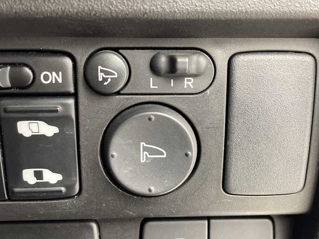 ホンダ フリード G ジャストセレクション 群馬県 2013(平25)年 5.6万km ホワイトオーキッドパール 社外７型ナビ　フルセグＴＶ　バックカメラ　両側電動スライドドア　横滑り防止機能　ステアリングスイッチ　オートエアコン　ＨＩＤオートライト　純正フロアマット　前後ドライブレコーダー　ビルトインＥＴＣ