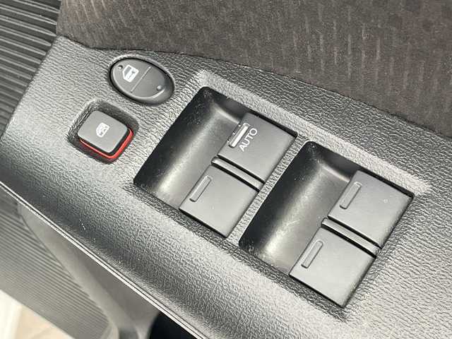 ホンダ フリード G ジャストセレクション 群馬県 2013(平25)年 5.6万km ホワイトオーキッドパール 社外７型ナビ　フルセグＴＶ　バックカメラ　両側電動スライドドア　横滑り防止機能　ステアリングスイッチ　オートエアコン　ＨＩＤオートライト　純正フロアマット　前後ドライブレコーダー　ビルトインＥＴＣ