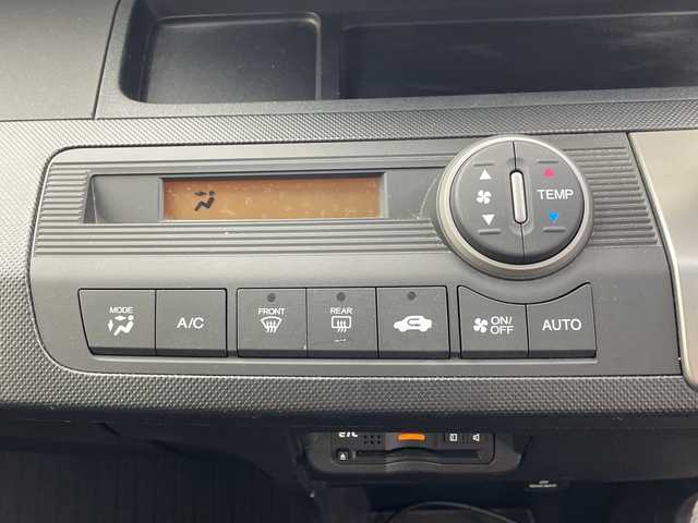 ホンダ フリード G ジャストセレクション 群馬県 2013(平25)年 5.6万km ホワイトオーキッドパール 社外７型ナビ　フルセグＴＶ　バックカメラ　両側電動スライドドア　横滑り防止機能　ステアリングスイッチ　オートエアコン　ＨＩＤオートライト　純正フロアマット　前後ドライブレコーダー　ビルトインＥＴＣ