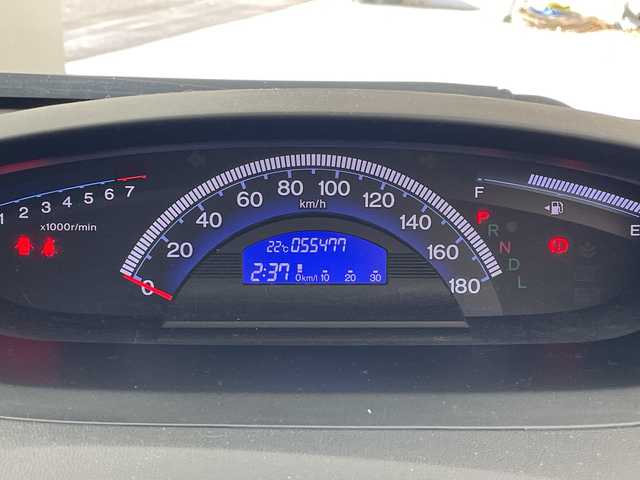 ホンダ フリード G ジャストセレクション 群馬県 2013(平25)年 5.6万km ホワイトオーキッドパール 社外７型ナビ　フルセグＴＶ　バックカメラ　両側電動スライドドア　横滑り防止機能　ステアリングスイッチ　オートエアコン　ＨＩＤオートライト　純正フロアマット　前後ドライブレコーダー　ビルトインＥＴＣ