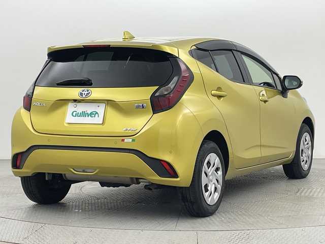 トヨタ アクア X 新潟県 2021(令3)年 2.9万km ブラスゴールドメタリック 4WD/純正ディスプレイオーディオ/　　BT/FM/AM/MiraCast/バックカメラ/レーダークルーズコントロール/LEDオートライト/オートハイビーム/ステアリングスイッチ/スマートキー/ビルトインETC2.0