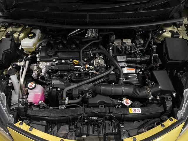 トヨタ アクア X 新潟県 2021(令3)年 2.9万km ブラスゴールドメタリック 4WD/純正ディスプレイオーディオ/　　BT/FM/AM/MiraCast/バックカメラ/レーダークルーズコントロール/LEDオートライト/オートハイビーム/ステアリングスイッチ/スマートキー/ビルトインETC2.0