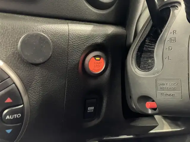 日産 キューブ 15X Vセレクション 東京都 2019(平31)年 5万km ブリリアントホワイトパール 社外メモリナビ/（AVIC-RZ900)/バックカメラ/インテリジェントキー/電動格納ミラー/Bluetooth/フルセグテレビ/プラズマクラスター/ドライブレコーダー前後/アイドリングストップ/ETC/保証書・取扱説明書