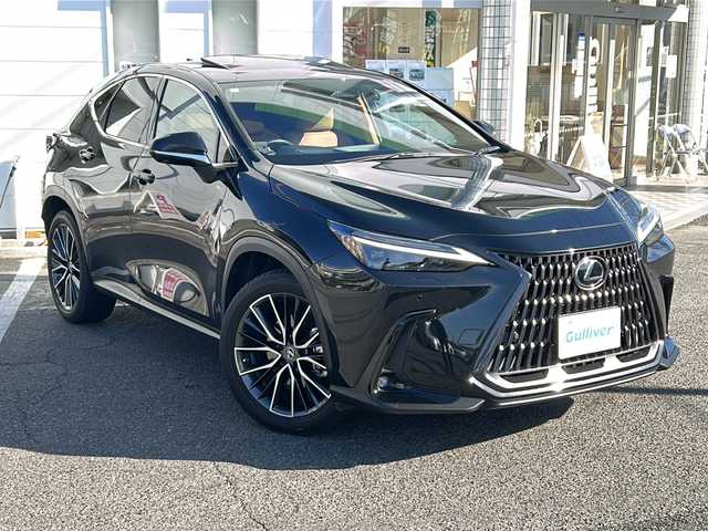 レクサス ＮＸ 450h+ バージョンL 愛知県 2021(令3)年 3万km グラファイトブラックガラスフレーク /禁煙車/ワンオーナー//ムーンルーフ（チルト&スライド）//14インチディスプレイオーディオ（コネクティッドナビ）//バックカメラ・パノラミックビューモニター//フルセグTV・Bluetooth・USB//置くだけ充電//前方純正ドライブレコーダー//デジタルインナーミラー//カラーヘッドアップディスプレイ//レクサスセーフティシステムプラス//プリクラッシュセーフティ//レーントレーシングアシスト//レーンチェンジアシスト//レーンディパーチャーアラート//アダプティブハイビームシステム//レーダークルーズコントロール（全車速追従機能付き）//プロドライビングアシスト//パーキングサポートブレーキ//ITSコネクト//ヘーゼル内装本革シート//前席パワーシート・シートベンチレーション//全席シートヒーター//ステアリングヒーター//パワーバックドア//電動パーキング・ブレーキホールド//トレイルモード//パドルシフト//3眼フルLEDオートライト//電動格納ミラーウィンカー//純正２０インチアルミ//純正フロアマット//取扱説明書/新車保証書//スペアキー×１カードキー×１//充電ケーブル積載