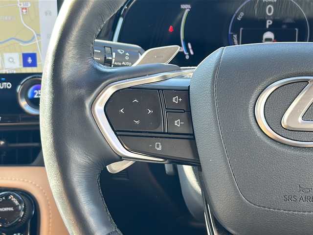 レクサス ＮＸ 450h+ バージョンL 愛知県 2021(令3)年 3万km グラファイトブラックガラスフレーク /禁煙車/ワンオーナー//ムーンルーフ（チルト&スライド）//14インチディスプレイオーディオ（コネクティッドナビ）//バックカメラ・パノラミックビューモニター//フルセグTV・Bluetooth・USB//置くだけ充電//前方純正ドライブレコーダー//デジタルインナーミラー//カラーヘッドアップディスプレイ//レクサスセーフティシステムプラス//プリクラッシュセーフティ//レーントレーシングアシスト//レーンチェンジアシスト//レーンディパーチャーアラート//アダプティブハイビームシステム//レーダークルーズコントロール（全車速追従機能付き）//プロドライビングアシスト//パーキングサポートブレーキ//ITSコネクト//ヘーゼル内装本革シート//前席パワーシート・シートベンチレーション//全席シートヒーター//ステアリングヒーター//パワーバックドア//電動パーキング・ブレーキホールド//トレイルモード//パドルシフト//3眼フルLEDオートライト//電動格納ミラーウィンカー//純正２０インチアルミ//純正フロアマット//取扱説明書/新車保証書//スペアキー×１カードキー×１//充電ケーブル積載