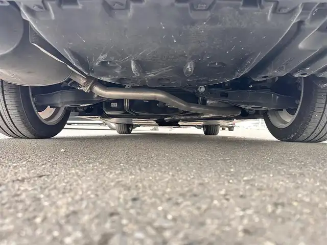 トヨタ カムリ G 宮城県 2020(令2)年 4.4万km プラチナホワイトパールマイカ カラーヘッドアップディスプレイ/＝＝＝/セーフティセンス/・プリクラッシュセーフティ/・レーンディパーチャーアラート/・オートマチックハイビーム/・レーダークルーズコントロール/ブラインドスポットモニター/リアクロストラフィックオートブレーキ/インテリジェントクリアランスソナー/8インチディスプレイオーディオ/・Bluetooth/・CD/DVD/バックカメラ/ビルトインETC2.0/ドライブレコーダー/運転席パワーシート/革巻きステアリング/ステアリングスイッチ/電動パーキングブレーキ/ブレーキホールド/LEDヘッドランプ/フォグランプ/オートライト/スマートキー＆プッシュスタート/スペアキー1本/電動格納ミラー/純正17インチAW/純正フロアマット/純正ドアバイザー/W/サイド/カーテンエアバッグ