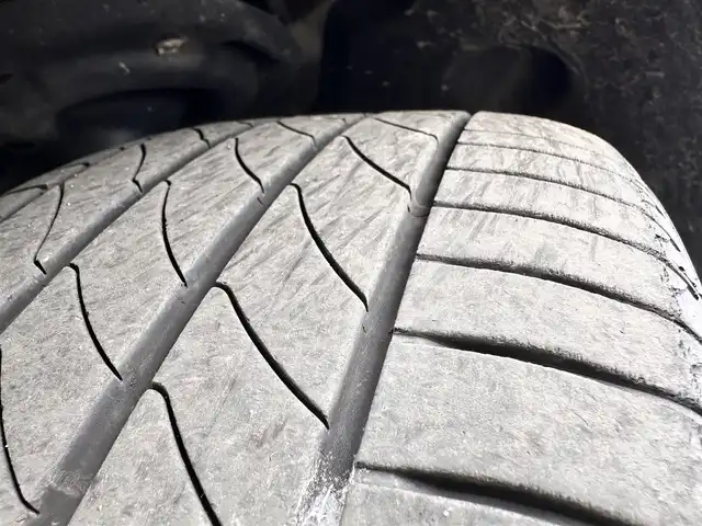 トヨタ カムリ G 宮城県 2020(令2)年 4.4万km プラチナホワイトパールマイカ カラーヘッドアップディスプレイ/＝＝＝/セーフティセンス/・プリクラッシュセーフティ/・レーンディパーチャーアラート/・オートマチックハイビーム/・レーダークルーズコントロール/ブラインドスポットモニター/リアクロストラフィックオートブレーキ/インテリジェントクリアランスソナー/8インチディスプレイオーディオ/・Bluetooth/・CD/DVD/バックカメラ/ビルトインETC2.0/ドライブレコーダー/運転席パワーシート/革巻きステアリング/ステアリングスイッチ/電動パーキングブレーキ/ブレーキホールド/LEDヘッドランプ/フォグランプ/オートライト/スマートキー＆プッシュスタート/スペアキー1本/電動格納ミラー/純正17インチAW/純正フロアマット/純正ドアバイザー/W/サイド/カーテンエアバッグ