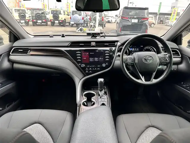 トヨタ カムリ G 宮城県 2020(令2)年 4.4万km プラチナホワイトパールマイカ カラーヘッドアップディスプレイ/＝＝＝/セーフティセンス/・プリクラッシュセーフティ/・レーンディパーチャーアラート/・オートマチックハイビーム/・レーダークルーズコントロール/ブラインドスポットモニター/リアクロストラフィックオートブレーキ/インテリジェントクリアランスソナー/8インチディスプレイオーディオ/・Bluetooth/・CD/DVD/バックカメラ/ビルトインETC2.0/ドライブレコーダー/運転席パワーシート/革巻きステアリング/ステアリングスイッチ/電動パーキングブレーキ/ブレーキホールド/LEDヘッドランプ/フォグランプ/オートライト/スマートキー＆プッシュスタート/スペアキー1本/電動格納ミラー/純正17インチAW/純正フロアマット/純正ドアバイザー/W/サイド/カーテンエアバッグ