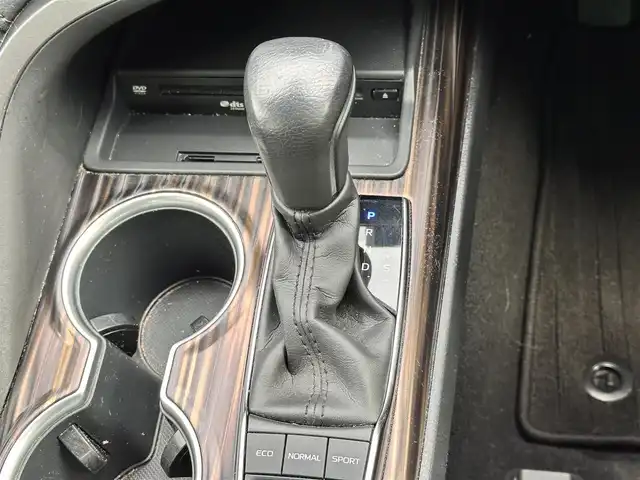 トヨタ カムリ G 宮城県 2020(令2)年 4.4万km プラチナホワイトパールマイカ カラーヘッドアップディスプレイ/＝＝＝/セーフティセンス/・プリクラッシュセーフティ/・レーンディパーチャーアラート/・オートマチックハイビーム/・レーダークルーズコントロール/ブラインドスポットモニター/リアクロストラフィックオートブレーキ/インテリジェントクリアランスソナー/8インチディスプレイオーディオ/・Bluetooth/・CD/DVD/バックカメラ/ビルトインETC2.0/ドライブレコーダー/運転席パワーシート/革巻きステアリング/ステアリングスイッチ/電動パーキングブレーキ/ブレーキホールド/LEDヘッドランプ/フォグランプ/オートライト/スマートキー＆プッシュスタート/スペアキー1本/電動格納ミラー/純正17インチAW/純正フロアマット/純正ドアバイザー/W/サイド/カーテンエアバッグ