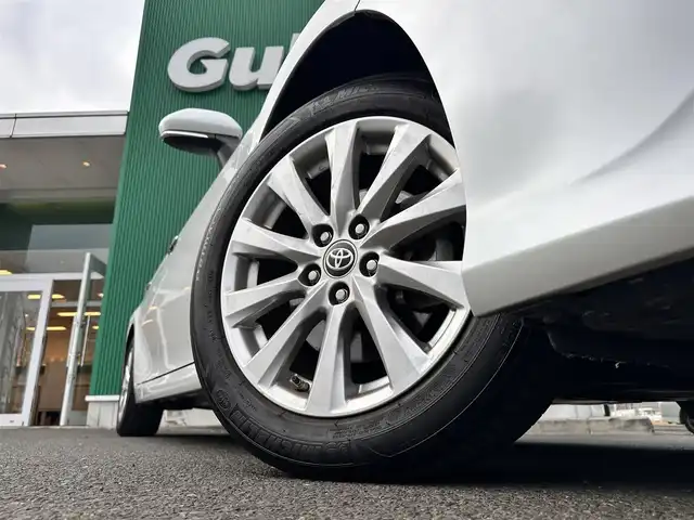 トヨタ カムリ G 宮城県 2020(令2)年 4.4万km プラチナホワイトパールマイカ カラーヘッドアップディスプレイ/＝＝＝/セーフティセンス/・プリクラッシュセーフティ/・レーンディパーチャーアラート/・オートマチックハイビーム/・レーダークルーズコントロール/ブラインドスポットモニター/リアクロストラフィックオートブレーキ/インテリジェントクリアランスソナー/8インチディスプレイオーディオ/・Bluetooth/・CD/DVD/バックカメラ/ビルトインETC2.0/ドライブレコーダー/運転席パワーシート/革巻きステアリング/ステアリングスイッチ/電動パーキングブレーキ/ブレーキホールド/LEDヘッドランプ/フォグランプ/オートライト/スマートキー＆プッシュスタート/スペアキー1本/電動格納ミラー/純正17インチAW/純正フロアマット/純正ドアバイザー/W/サイド/カーテンエアバッグ