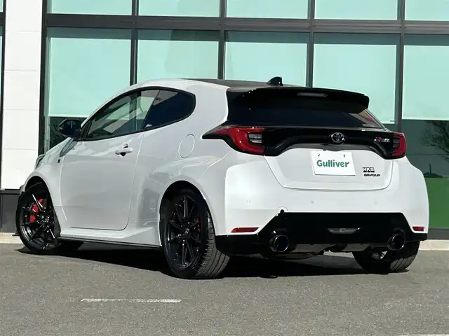 トヨタ ＧＲヤリス RZ ハイパフォーマンス 和歌山県 2023(令5)年 0.4万km プラチナホワイトパールマイカ 純正8インチナビ/フルセグTV/Bluetooth/バックカメラ/ビルトインETC2.0/デジタルインナーミラー型ドラレコ/トヨタセーフティセンス/HUD/レーダークルーズコントロール/GRエアロパーツ/HKSスポーツマフラー/車高調/BBS製18インチAW/スポーツエアクリ/JBLサウンド/革巻きステアリング/ステアリングスイッチ/ステアリングシーター/ハーフレザーシート/前席シートヒーター/LEDヘッドライト/フォグランプ/オートライト/オートハイビーム/ヘッドライトレベライザー/プッシュスタート/スマートキー/スペアキー/取扱説明書/保証書