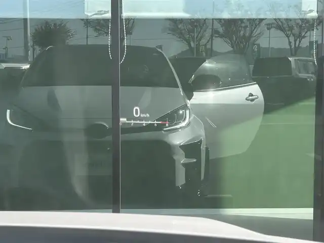 トヨタ ＧＲヤリス RZ ハイパフォーマンス 和歌山県 2023(令5)年 0.4万km プラチナホワイトパールマイカ 純正8インチナビ/フルセグTV/Bluetooth/バックカメラ/ビルトインETC2.0/デジタルインナーミラー型ドラレコ/トヨタセーフティセンス/HUD/レーダークルーズコントロール/GRエアロパーツ/HKSスポーツマフラー/車高調/BBS製18インチAW/スポーツエアクリ/JBLサウンド/革巻きステアリング/ステアリングスイッチ/ステアリングシーター/ハーフレザーシート/前席シートヒーター/LEDヘッドライト/フォグランプ/オートライト/オートハイビーム/ヘッドライトレベライザー/プッシュスタート/スマートキー/スペアキー/取扱説明書/保証書