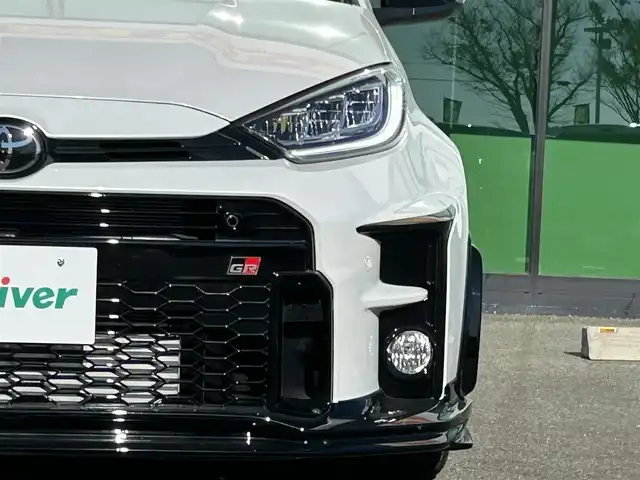 トヨタ ＧＲヤリス RZ ハイパフォーマンス 和歌山県 2023(令5)年 0.4万km プラチナホワイトパールマイカ 純正8インチナビ/フルセグTV/Bluetooth/バックカメラ/ビルトインETC2.0/デジタルインナーミラー型ドラレコ/トヨタセーフティセンス/HUD/レーダークルーズコントロール/GRエアロパーツ/HKSスポーツマフラー/車高調/BBS製18インチAW/スポーツエアクリ/JBLサウンド/革巻きステアリング/ステアリングスイッチ/ステアリングシーター/ハーフレザーシート/前席シートヒーター/LEDヘッドライト/フォグランプ/オートライト/オートハイビーム/ヘッドライトレベライザー/プッシュスタート/スマートキー/スペアキー/取扱説明書/保証書