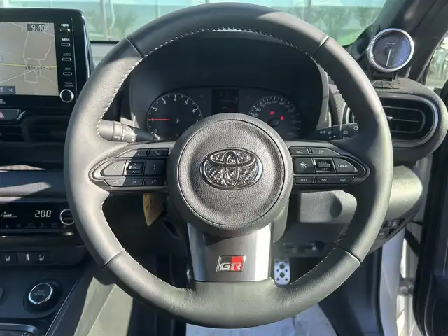 トヨタ ＧＲヤリス RZ ハイパフォーマンス 和歌山県 2023(令5)年 0.4万km プラチナホワイトパールマイカ 純正8インチナビ/フルセグTV/Bluetooth/バックカメラ/ビルトインETC2.0/デジタルインナーミラー型ドラレコ/トヨタセーフティセンス/HUD/レーダークルーズコントロール/GRエアロパーツ/HKSスポーツマフラー/車高調/BBS製18インチAW/スポーツエアクリ/JBLサウンド/革巻きステアリング/ステアリングスイッチ/ステアリングシーター/ハーフレザーシート/前席シートヒーター/LEDヘッドライト/フォグランプ/オートライト/オートハイビーム/ヘッドライトレベライザー/プッシュスタート/スマートキー/スペアキー/取扱説明書/保証書