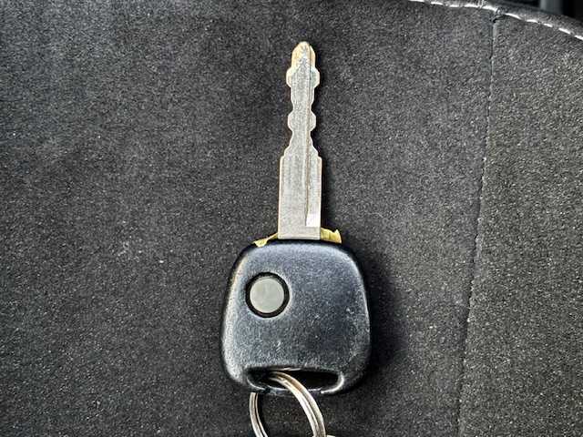 スズキ ジムニー ワイルドウィンド 宮城県 2007(平19)年 15.1万km パールホワイト 登録時走行距離150247km/パワーステアリング/パワーウインド/スペアキー有り/ACエアコン/Bluetooth接続/TV/AM/FM/SD/AUX/HIDヘッドライト/４WD/オフロードマッドタイヤ(ヨコハマ　ジオランダーG003)22年製/ヘッドライトレベライザー/純正フロアマット/純正アルミホイール/ABS/車高調リフトアップ/ルーフレールキャリア付き