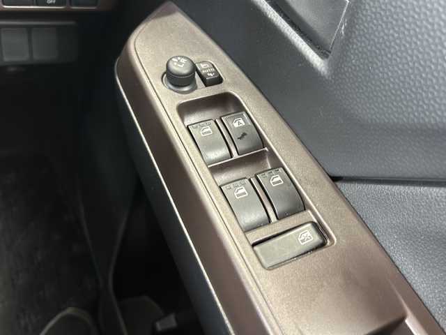 トヨタ タンク G S 静岡県 2018(平30)年 6.6万km ブラックマイカメタリック 純正SDナビ/・CD/・DVD/・フルセグＴＶ/・Bluetooth/・AM/・FM/主要装備/・両側パワスラ/・衝突軽減/・横滑り防止装置/・レーンキープ/・クルコン/・バックカメラ/・ETC/・ドラレコ/・ステリモ/・スマートキー/・スペアキー1本/・プッシュスタート/・社外フロアマット/・社外アルミホイール