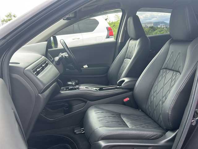 ホンダ ヴェゼル ハイブリッド Z ホンダセンシング 岐阜県 2018(平30)年 5.6万km ルーセブラックM ホンダセンシング/車線逸脱警報/純正８インチナビ /バックモニター/Bluetooth/フルセグTV/ビルトインETC/アダプティブクルーズコントロール/パドルシフト/前席パワーシート/シートメモリー/前席シートヒーター/前後ドライブレコーダー/ルーフレール/電子パーキングブレーキ/LEDヘッドライト/LEDフォグライト