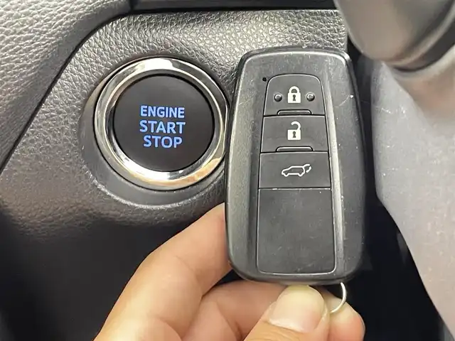 トヨタ ＲＡＶ４ アドベンチャー 群馬県 2022(令4)年 2.8万km アーバンカーキ JAOSエアロ/ハンズフリーパワーバックドア/＝＝＝＝＝＝＝＝＝＝/純正9インチディスプレイオーディオ/AM/FM/BT/USB/Miracast/ビルトインETC/バックカメラ/トヨタセーフティセンス/・プリクラッシュセーフティ/・レーントレーシングアシスト/・レーダークルーズコントロール/・オートマチックハイビーム/・ロードサインアシスト/先行車発進告知機能/パーキングサポートブレーキ/ブラインドスポットモニター/D+N席シートヒーター/ベンチレーション/D席パワーシート/ステアリングヒーター/LEDヘッドライト/スマートキー/プッシュスタート