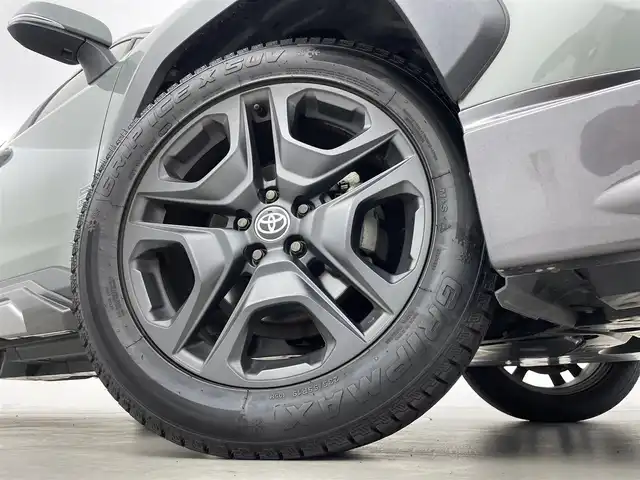 トヨタ ＲＡＶ４ アドベンチャー 群馬県 2022(令4)年 2.8万km アーバンカーキ JAOSエアロ/ハンズフリーパワーバックドア/＝＝＝＝＝＝＝＝＝＝/純正9インチディスプレイオーディオ/AM/FM/BT/USB/Miracast/ビルトインETC/バックカメラ/トヨタセーフティセンス/・プリクラッシュセーフティ/・レーントレーシングアシスト/・レーダークルーズコントロール/・オートマチックハイビーム/・ロードサインアシスト/先行車発進告知機能/パーキングサポートブレーキ/ブラインドスポットモニター/D+N席シートヒーター/ベンチレーション/D席パワーシート/ステアリングヒーター/LEDヘッドライト/スマートキー/プッシュスタート