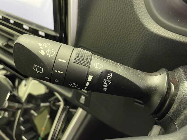 トヨタ ヴォクシー ZS 煌Ⅲ 鹿児島県 2021(令3)年 3万km ホワイトパールクリスタルシャイン ＴＯＹＯＴＡセーフティセンス　/純正ナビ　/（フルセグ/Bluetooth/CD/DVD）/純正フリップダウンモニター　/両側パワースライドドア　/社外ドライブレコーダー　/クルーズコントロール　/ハーフレザー　/ＥＴＣ２．０　/バックカメラ　/ＬＥＤヘッドライト/オートライト/オートマチックハイビーム/レーンキープアシスト/プッシュスタートボタン/スペアキー1本/保証書