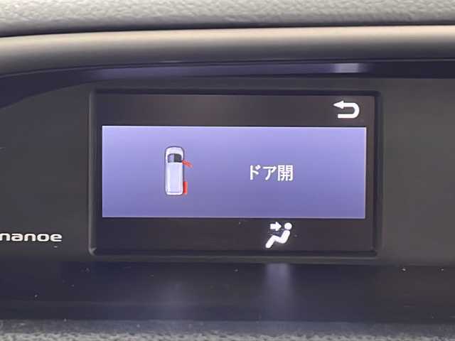 トヨタ ヴォクシー ZS 煌Ⅲ 鹿児島県 2021(令3)年 3万km ホワイトパールクリスタルシャイン ＴＯＹＯＴＡセーフティセンス　/純正ナビ　/（フルセグ/Bluetooth/CD/DVD）/純正フリップダウンモニター　/両側パワースライドドア　/社外ドライブレコーダー　/クルーズコントロール　/ハーフレザー　/ＥＴＣ２．０　/バックカメラ　/ＬＥＤヘッドライト/オートライト/オートマチックハイビーム/レーンキープアシスト/プッシュスタートボタン/スペアキー1本/保証書