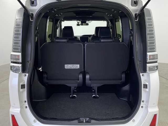 トヨタ ヴォクシー ZS 煌Ⅲ 鹿児島県 2021(令3)年 3万km ホワイトパールクリスタルシャイン ＴＯＹＯＴＡセーフティセンス　/純正ナビ　/（フルセグ/Bluetooth/CD/DVD）/純正フリップダウンモニター　/両側パワースライドドア　/社外ドライブレコーダー　/クルーズコントロール　/ハーフレザー　/ＥＴＣ２．０　/バックカメラ　/ＬＥＤヘッドライト/オートライト/オートマチックハイビーム/レーンキープアシスト/プッシュスタートボタン/スペアキー1本/保証書