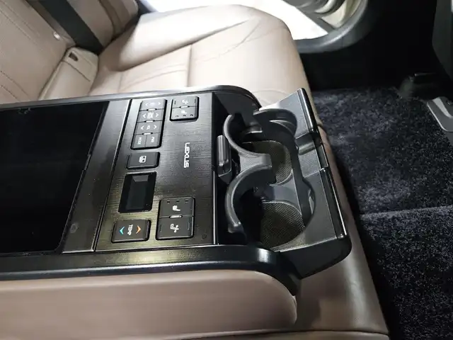 レクサス ＥＳ 300h バージョンL 香川県 2022(令4)年 2.7万km アイスエクリュマイカメタリック 〇純正12.3インチナビ/〇フルセグTV/〇バックカメラ/〇パノラミックビューモニター/〇ETC2.0/〇ドライブレコーダー/〇ムーンルーフ/〇レザーシート/〇シートヒーター/〇パワーシート/〇デジタルアウターミラー/〇カラーヘッドアップディスプレイ/〇セーフティシステム＋/・レーダークルーズコントロール/・プリクラッシュセーフティ/〇ブラインドスポットモニター/〇パーキングサポートブレーキ/〇ハンズフリーパワートランクリッド/〇LEDヘッドランプ/オートライト/〇アダプティブハイビームシステム/〇純正18インチアルミ/〇本木製/革巻きステアリング/〇ステアリングヒーター/〇パドルシフト/〇スマートエントリー/〇禁煙車