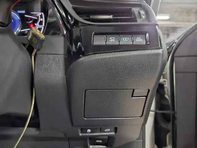 レクサス ＥＳ 300h バージョンL 香川県 2022(令4)年 2.7万km アイスエクリュマイカメタリック 〇純正12.3インチナビ/〇フルセグTV/〇バックカメラ/〇パノラミックビューモニター/〇ETC2.0/〇ドライブレコーダー/〇ムーンルーフ/〇レザーシート/〇シートヒーター/〇パワーシート/〇デジタルアウターミラー/〇カラーヘッドアップディスプレイ/〇セーフティシステム＋/・レーダークルーズコントロール/・プリクラッシュセーフティ/〇ブラインドスポットモニター/〇パーキングサポートブレーキ/〇ハンズフリーパワートランクリッド/〇LEDヘッドランプ/オートライト/〇アダプティブハイビームシステム/〇純正18インチアルミ/〇本木製/革巻きステアリング/〇ステアリングヒーター/〇パドルシフト/〇スマートエントリー/〇禁煙車