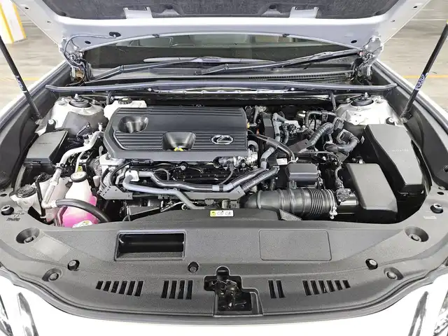 レクサス ＥＳ 300h バージョンL 香川県 2022(令4)年 2.7万km アイスエクリュマイカメタリック 〇純正12.3インチナビ/〇フルセグTV/〇バックカメラ/〇パノラミックビューモニター/〇ETC2.0/〇ドライブレコーダー/〇ムーンルーフ/〇レザーシート/〇シートヒーター/〇パワーシート/〇デジタルアウターミラー/〇カラーヘッドアップディスプレイ/〇セーフティシステム＋/・レーダークルーズコントロール/・プリクラッシュセーフティ/〇ブラインドスポットモニター/〇パーキングサポートブレーキ/〇ハンズフリーパワートランクリッド/〇LEDヘッドランプ/オートライト/〇アダプティブハイビームシステム/〇純正18インチアルミ/〇本木製/革巻きステアリング/〇ステアリングヒーター/〇パドルシフト/〇スマートエントリー/〇禁煙車