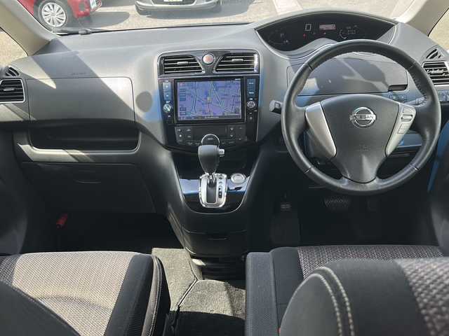 日産 セレナ HWS S HV Vセレ +Sefty 香川県 2015(平27)年 6.8万km ブリリアントホワイトパール 両側パワースライドドア/純正ナビ/（全方位カメラ/フルセグテレビ/CD/DVD/Bluetooth)/前後コーナーセンサー/LEDヘッドライト/オートライト/クルーズコントロール/オートエアコン/純正アルミホイール/純正フロアマット/ETC/プッシュスタート/スマートキー