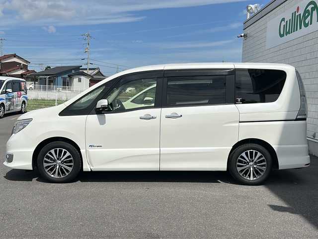 日産 セレナ HWS S HV Vセレ +Sefty 香川県 2015(平27)年 6.8万km ブリリアントホワイトパール 両側パワースライドドア/純正ナビ/（全方位カメラ/フルセグテレビ/CD/DVD/Bluetooth)/前後コーナーセンサー/LEDヘッドライト/オートライト/クルーズコントロール/オートエアコン/純正アルミホイール/純正フロアマット/ETC/プッシュスタート/スマートキー