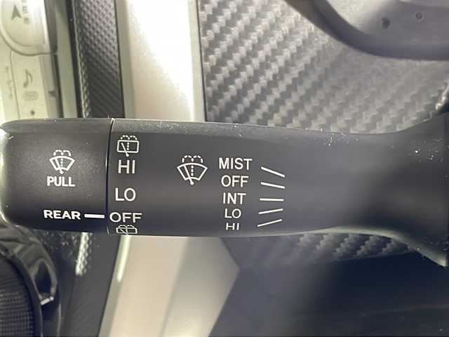 トヨタ カローラ フィールダー 1．5X 福岡県 2013(平25)年 6.1万km スーパーホワイトⅡ 純正ナビ/Bluetooth/TV/CD/横滑り防止装置/オールパワーウィンドウ/エアコン/ETC/純正フロアマット/リモコンキー/電動格納ミラー