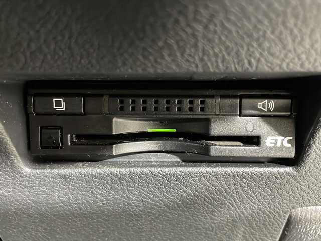 トヨタ カローラ フィールダー 1．5X 福岡県 2013(平25)年 6.1万km スーパーホワイトⅡ 純正ナビ/Bluetooth/TV/CD/横滑り防止装置/オールパワーウィンドウ/エアコン/ETC/純正フロアマット/リモコンキー/電動格納ミラー