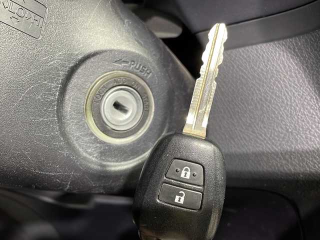 トヨタ カローラ フィールダー 1．5X 福岡県 2013(平25)年 6.1万km スーパーホワイトⅡ 純正ナビ/Bluetooth/TV/CD/横滑り防止装置/オールパワーウィンドウ/エアコン/ETC/純正フロアマット/リモコンキー/電動格納ミラー