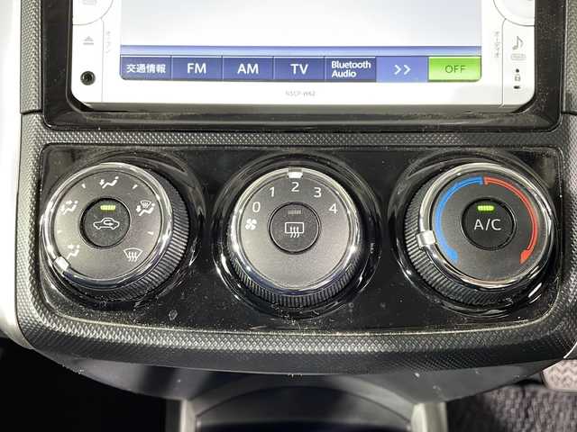トヨタ カローラ フィールダー 1．5X 福岡県 2013(平25)年 6.1万km スーパーホワイトⅡ 純正ナビ/Bluetooth/TV/CD/横滑り防止装置/オールパワーウィンドウ/エアコン/ETC/純正フロアマット/リモコンキー/電動格納ミラー